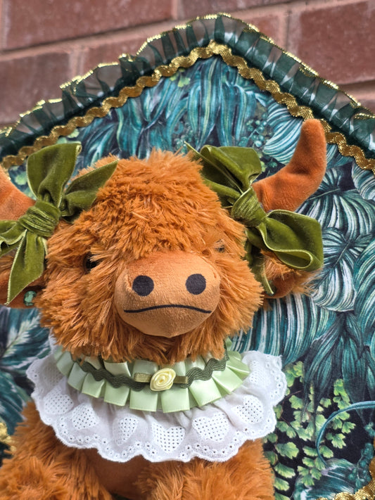 Highland cow cottage girl